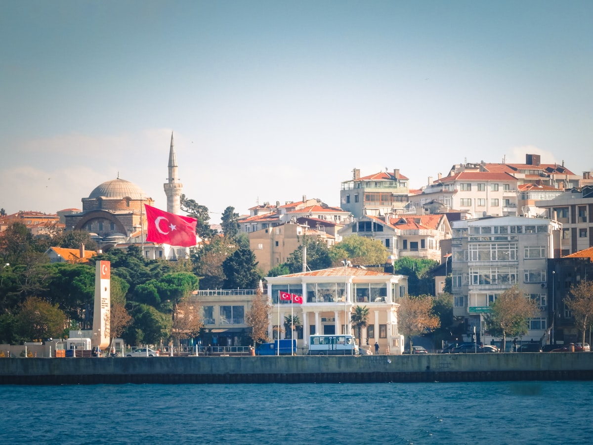 Fenerbahçe ve Galatasaray'ın Transfer Stratejileri: Rekabetin Dinamikleri