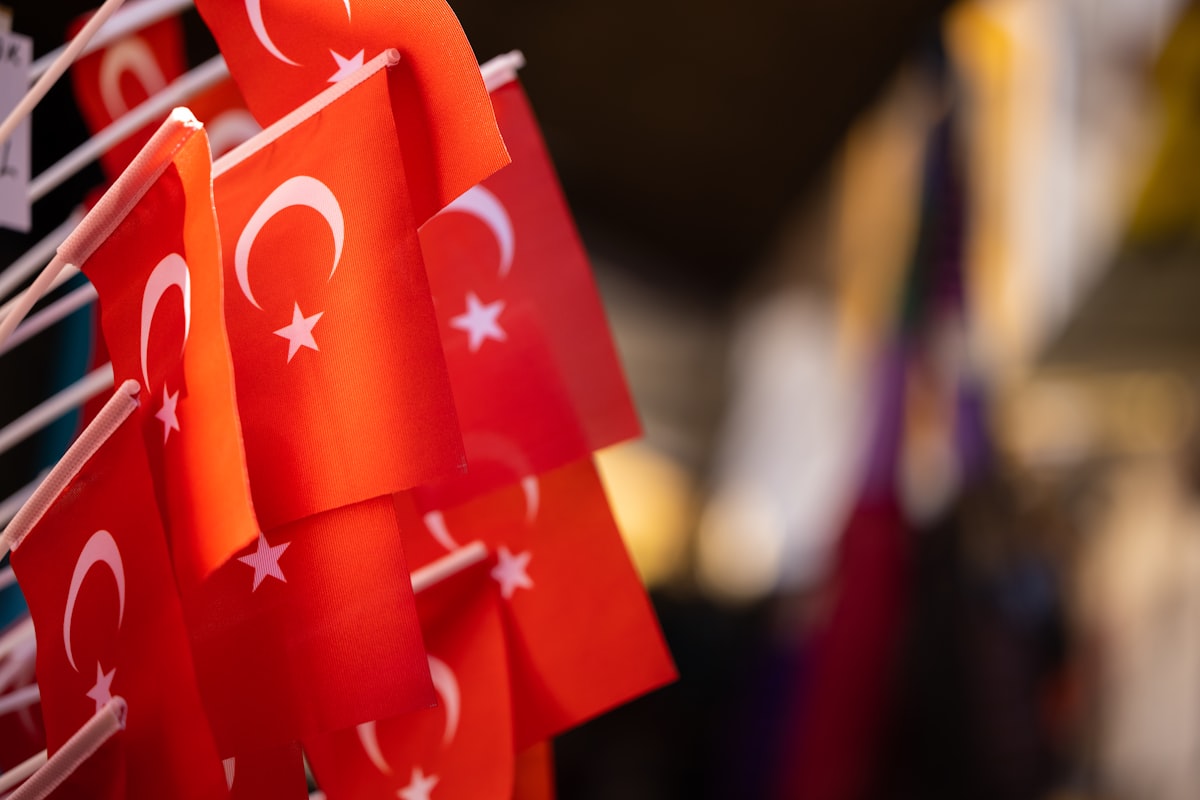 Resmi Gazete Takip Rehberi: En Etkili Yöntemlerin Karşılaştırmalı Analizi
