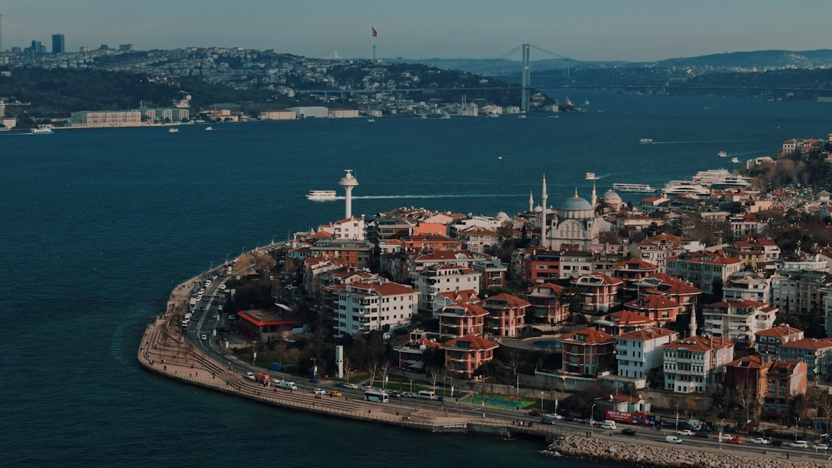Türkiye'nin Elektrik Gücü Rekoru: Yenilenebilir Enerji Mi, Fosil Yakıtlar Mı?