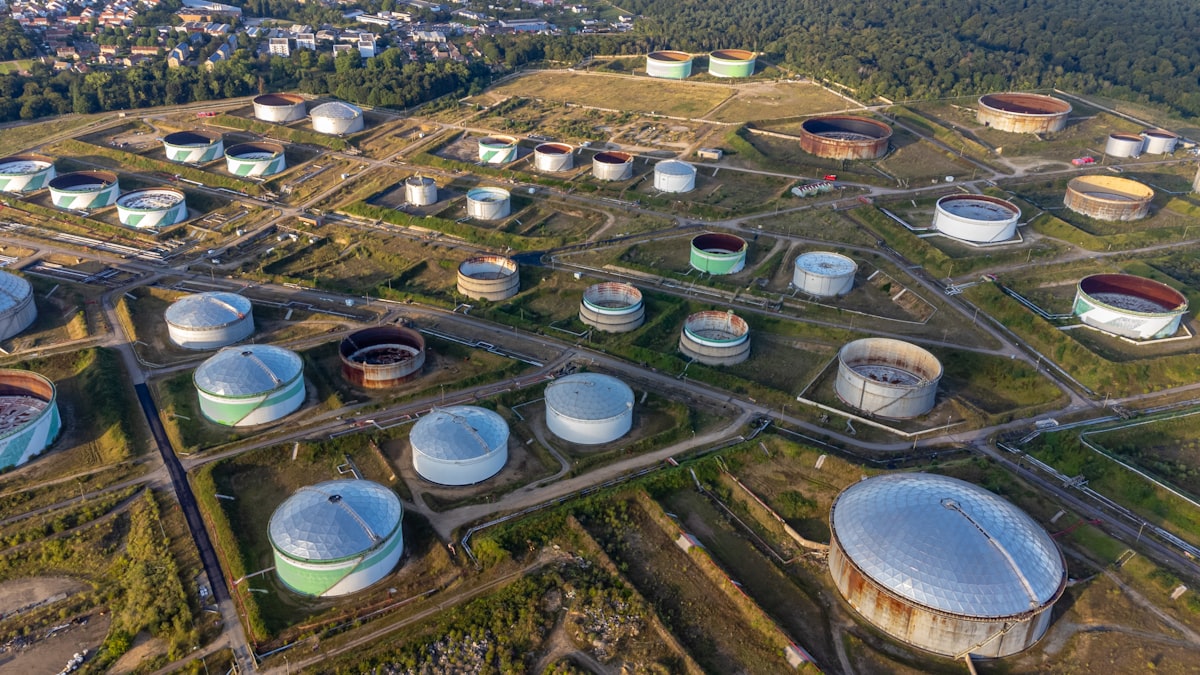Küresel Petrol Piyasaları ve Jeopolitik Gerilimlerin Yatırım Stratejilerine Etkisi