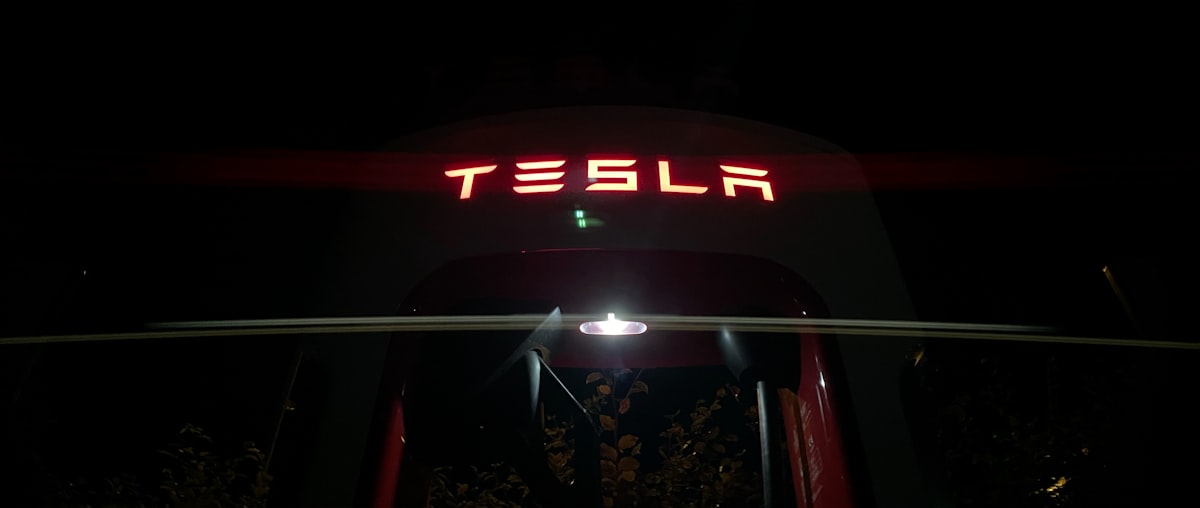Tesla'nın Düşen Kârı: Yatırımcılar İçin Fırsatlar ve Riskler