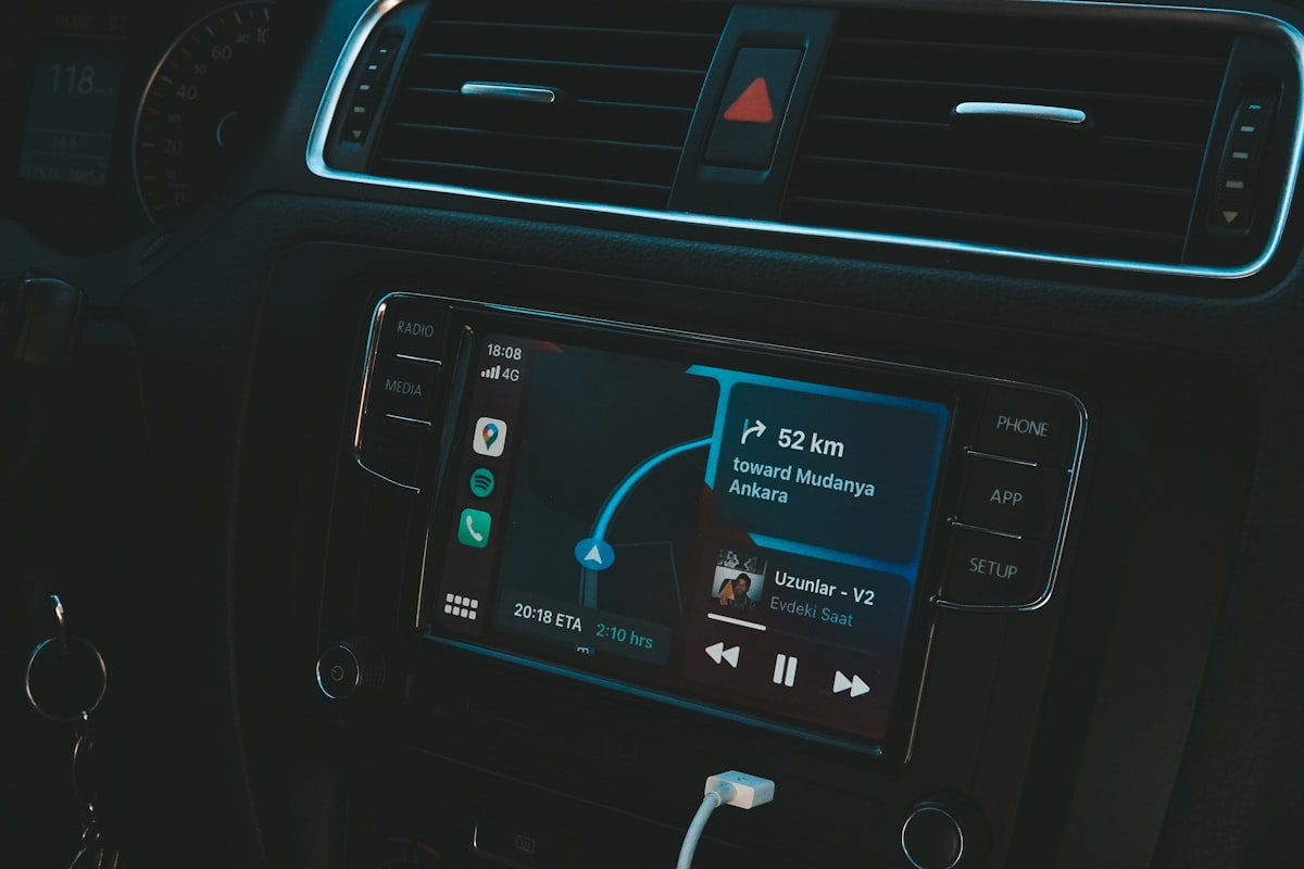 xAI'dan Apple CarPlay'e Grok: Yapay Zeka Asistanları Mobil Deneyimi Dönüştürüyor