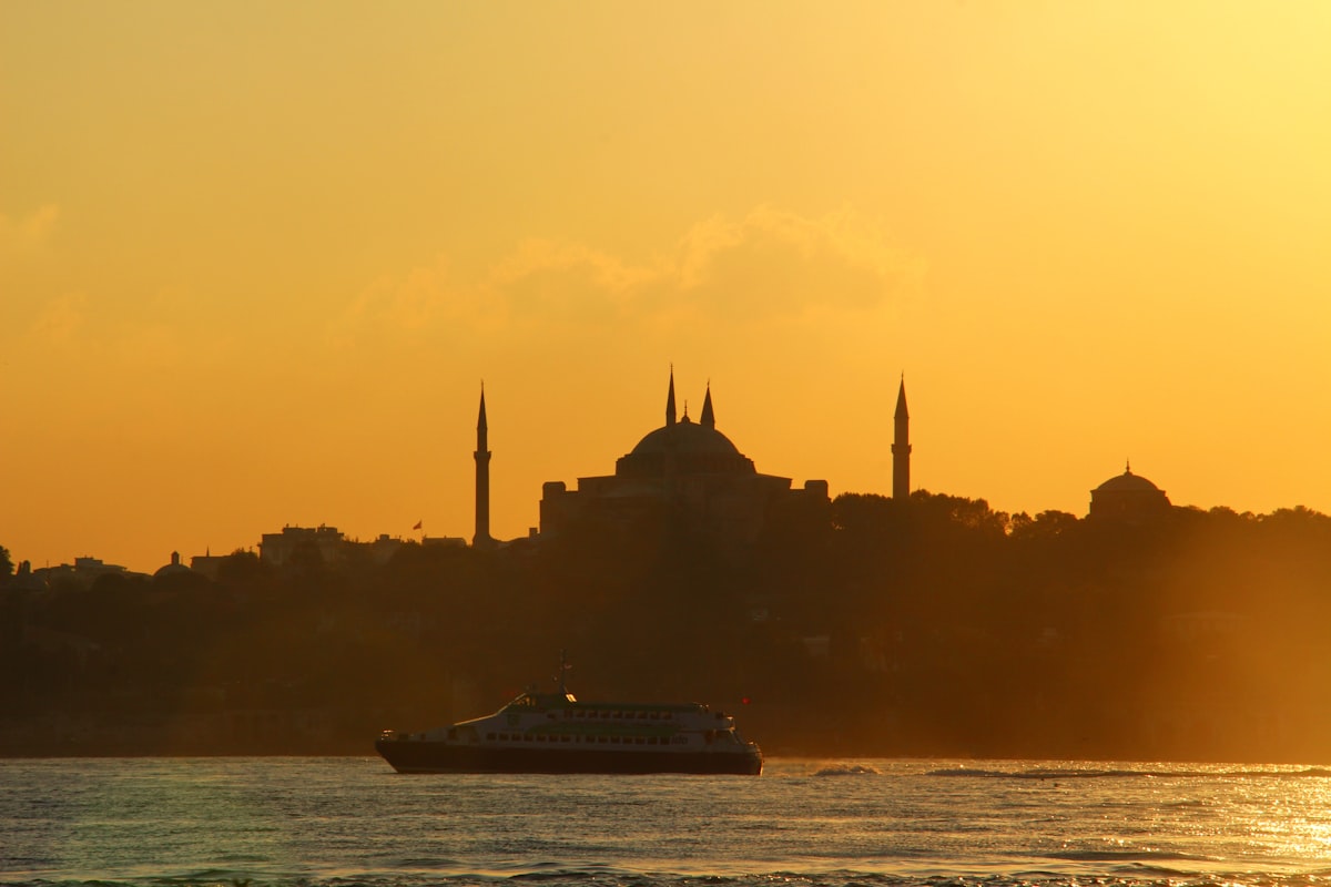 Türkiye'nin Dış Ticaret Açığı ve Turizm Gelirleri: 2025 Yılı Değerlendirmesi