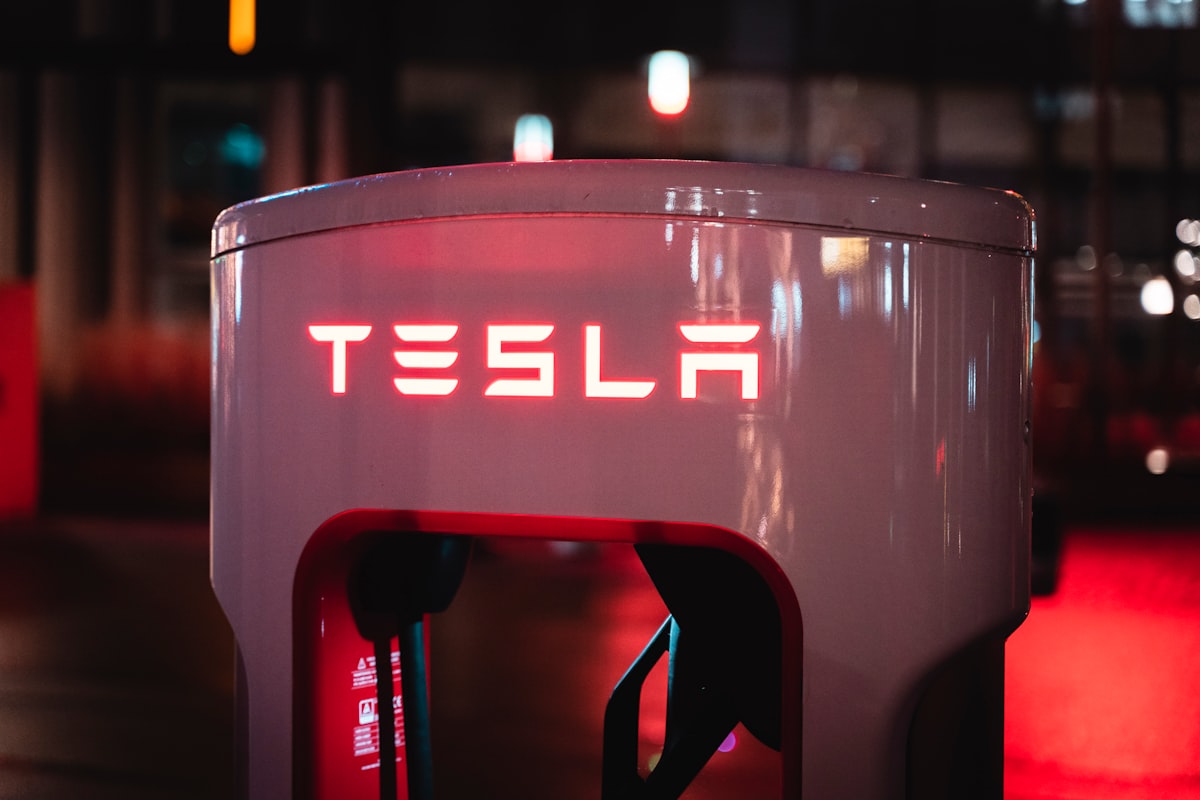 Tesla'nın Karında Düşüş: Makroekonomik Göstergeler ve Elektrikli Araç Sektörü Üzerine Analiz
