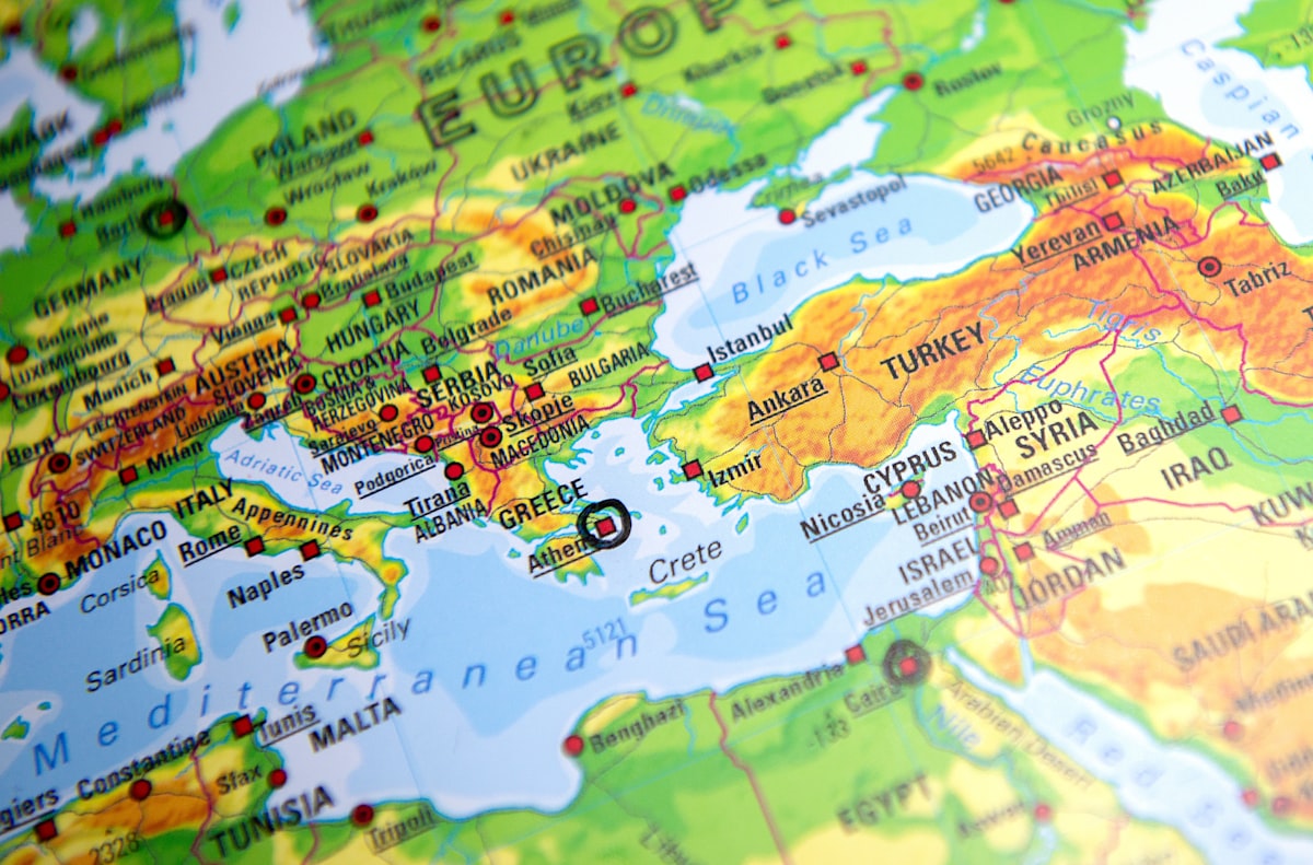 Emtia Fiyatları Yüksek Kalacak: Jeopolitik Risklerin Küresel Ekonomiye Etkisi