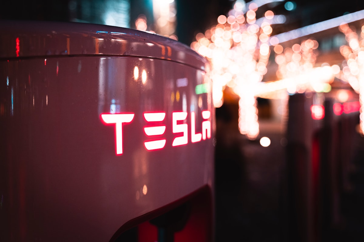 Tesla'dan Yapay Zeka Devrimi: Megapod ile Veri Merkezleri Dönüşüyor!