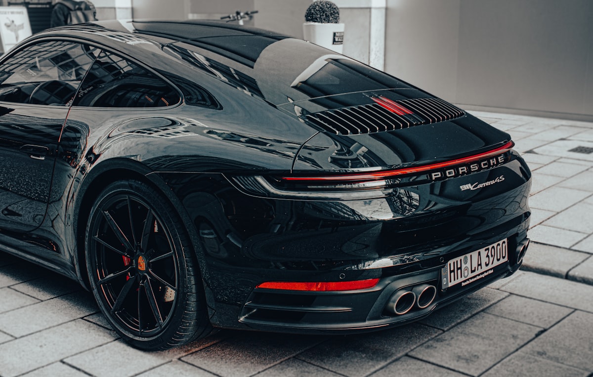 Porsche'de Şok Düşüş: İlk Yarı Satışları 6 Yılın Dibinde! Fırsatları Kaçırmayın