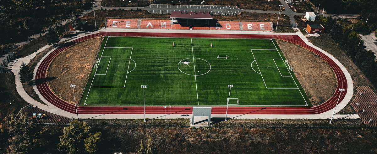Futbol Kulüpleri İçin Yatırım Rehberi: Sahadaki Başarının Finansal Temelleri