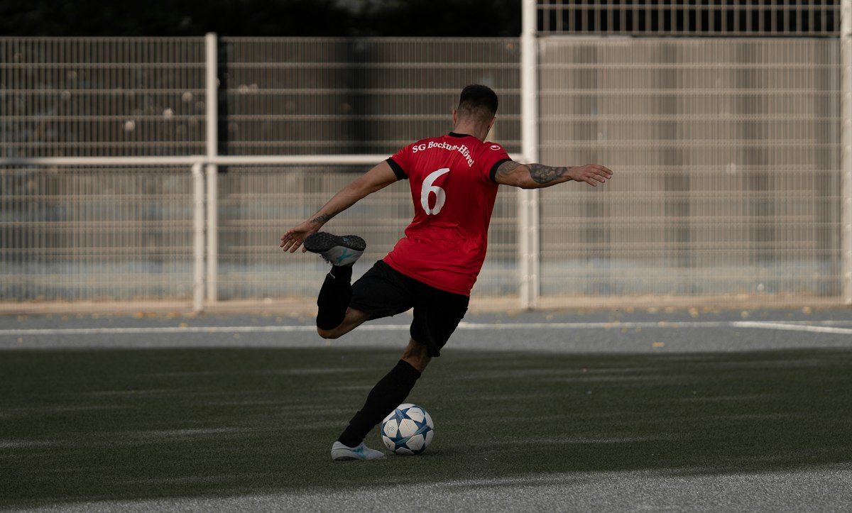 Modern Futbolda Orta Saha Rolünün Evrimi: Taktiksel Analiz