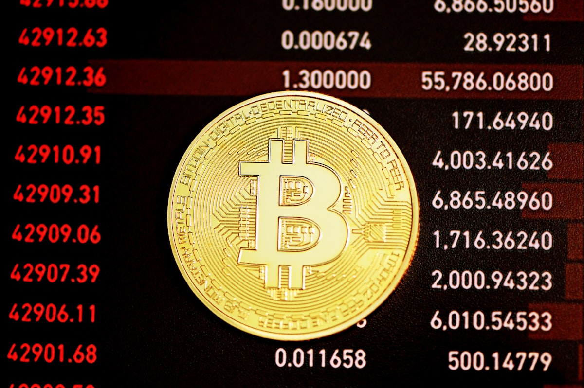 Altın Fiyatları 5800 Doları Zorluyor: Güvenli Liman Raporu ve Yatırımcı Rehberi