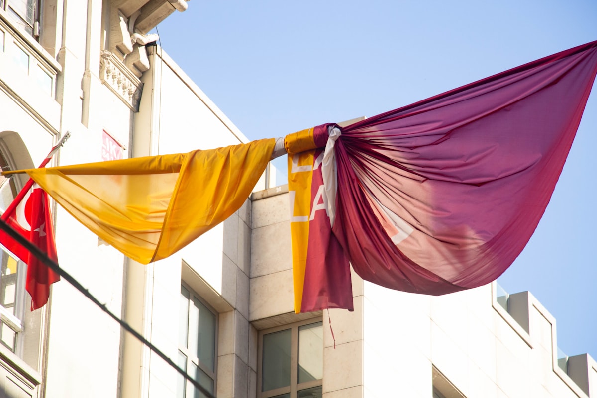 Tekstil ve Hazır Giyim Sektöründeki Daralma: Ekonomik Etkiler ve Yatırımcı Bakışı