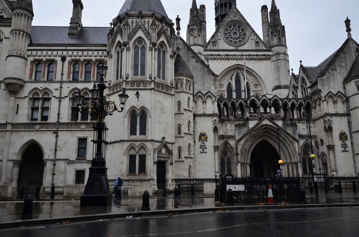 İngiltere'de Memuriyet Soğukluğu: Başbakanlık Hamlesiyle Sivil Hizmet Etkilendi