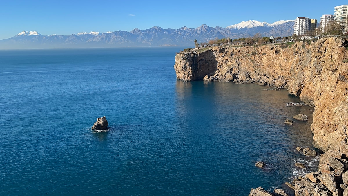 Dışişleri Bakanları Antalya'da Buluştu: Bölgesel İşbirliği Vurgusu