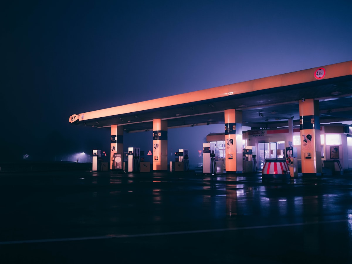 Motorine Büyük İndirim: Akaryakıt Fiyatları Neden Düşüyor?