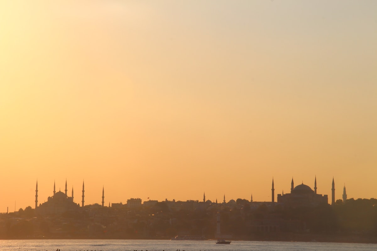 Akaryakıtta Yüzde 75 Eşel Mobil: Ekonomiye Etkileri ve Yatırımcı Bakışı