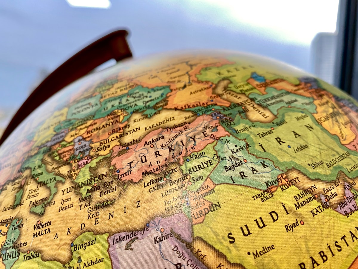 Küresel Gerilimler ve Yatırım: Fırsatları Değerlendirin