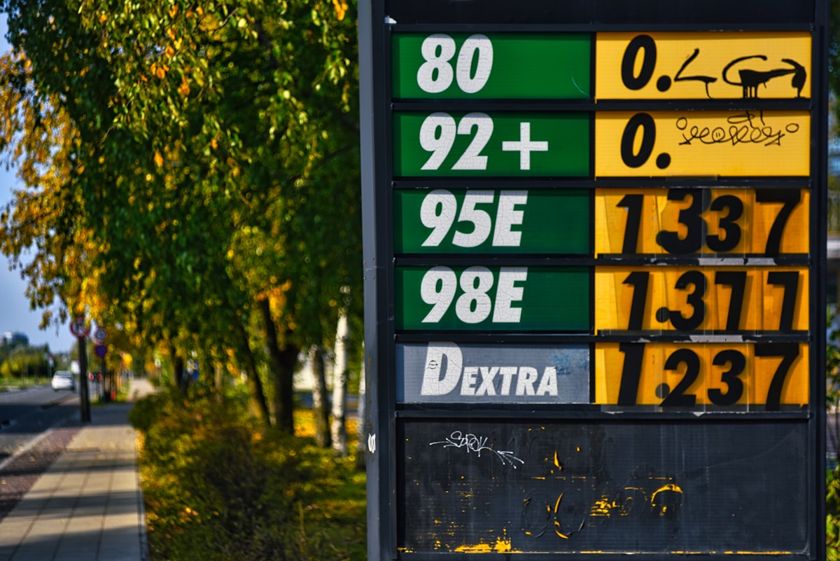 Global Piyasalar Çalkıntılı Haftaya Başlarken: Petrol ve Teknoloji