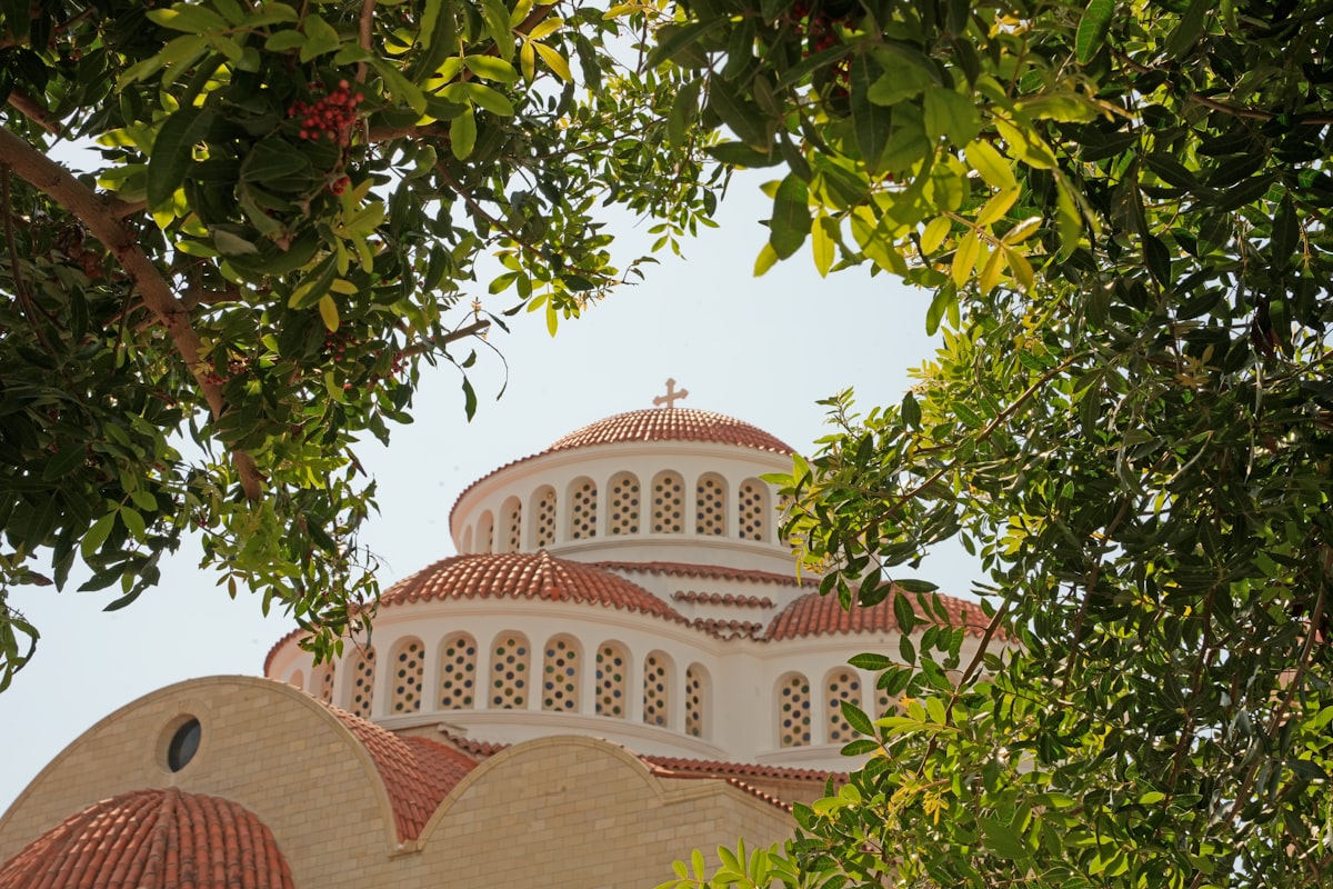 Kıbrıs'ta Otel Fiyatlarında Şaşırtan Farklılıklar: Bilinçli Tatil Rehberi