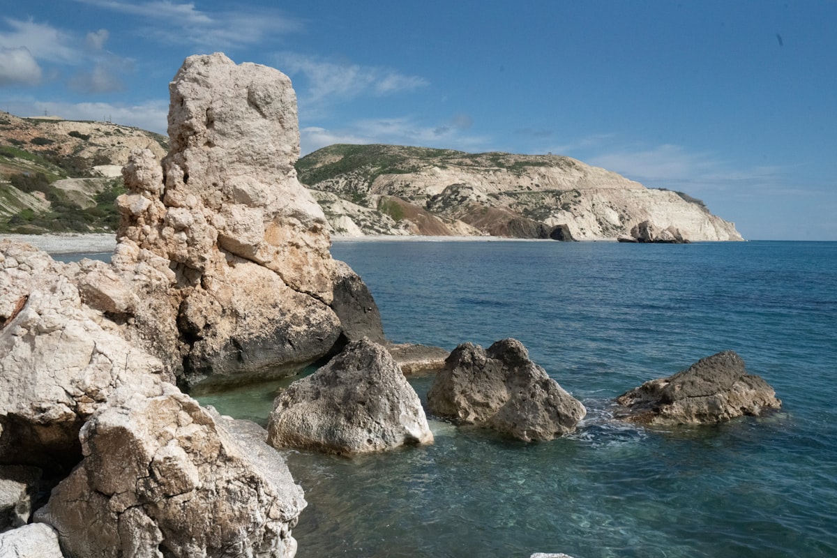 Kıbrıs Tatilinde Fiyat Sürprizi: Kuzey mi, Güney mi Daha Avantajlı?