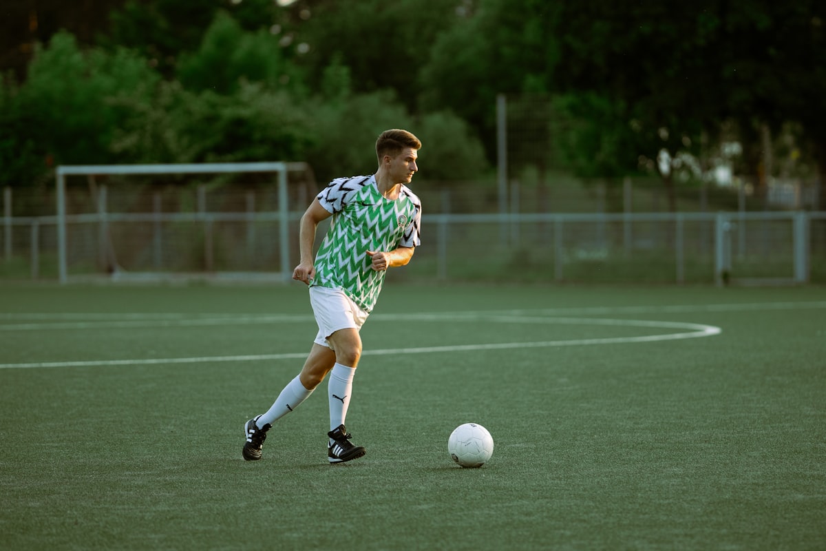 Döviz Kurlarının Belirlenme Mekanizmaları ve Futbol Finansına Etkileri