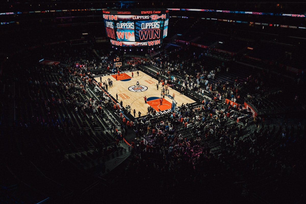 NBA'de Batı Konferansı Playoffları: Thunder'ın Taktiksel Üstünlüğü ve Spurs'ün Zorlukları