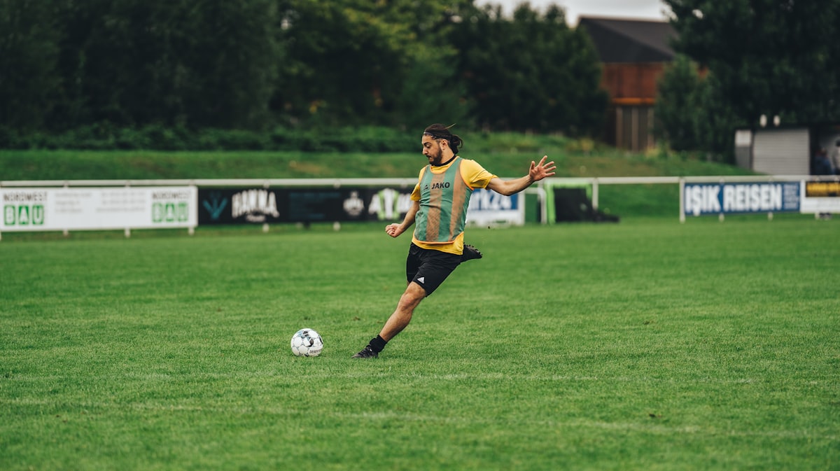 Modern Futbolda Orta Saha Hakimiyeti: Taktiksel Rollerin Derinlemesine Analizi