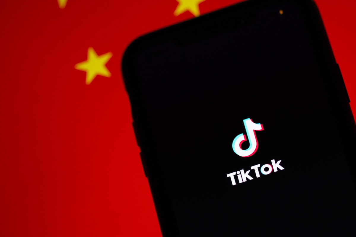 AI Destekli İçerik Üretiminde Kritik Viraj: TikTok Vakası ve Dijital Stratejiler