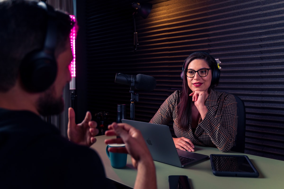 Yapay Zeka ile Podcast Üretimi: Spotify Studio'nun Dijital Pazarlamaya Etkisi