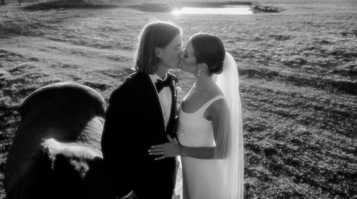 Magazin Dünyası Bu Düğünü Konuşuyor: Rock Yıldızının Çocuğu Olan Model Evlendi!