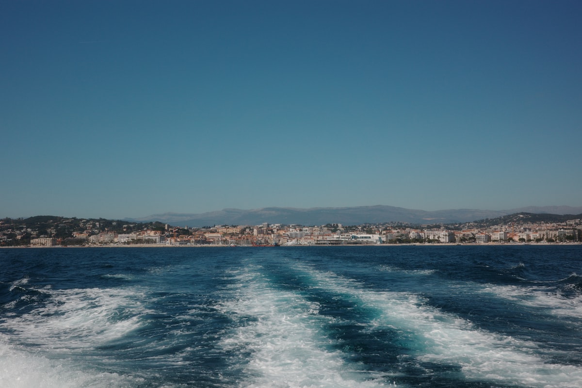 AI Radyo İstasyonu Cannes'da: Medya ve Teknolojinin Buluşması