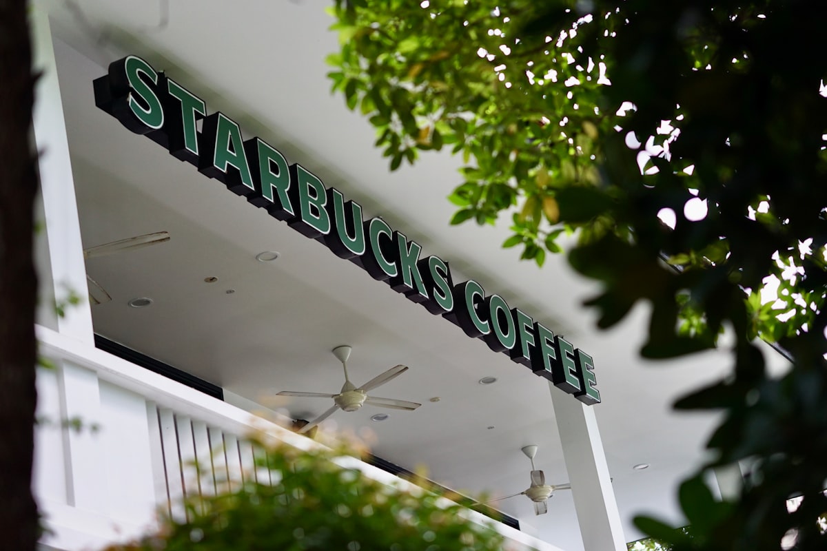 Starbucks Kore Krizi: Yapay Zeka, İtibar Yönetimi ve İletişim Dersleri