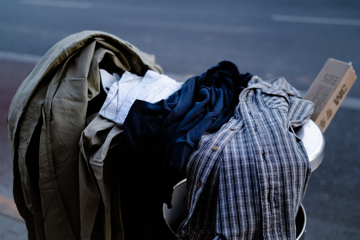 Kıyafetlerin Ömrünü Uzatan 5 Sihirli Yöntem: Ütü Derdine Son!