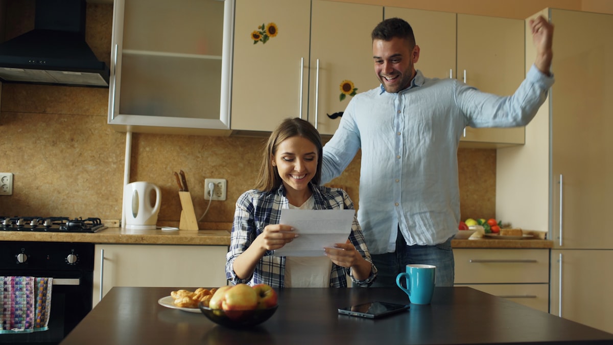 Ev Bütçesi Yönetimi 101: Aile Bütçenizi Adım Adım Nasıl Kontrol Edersiniz?