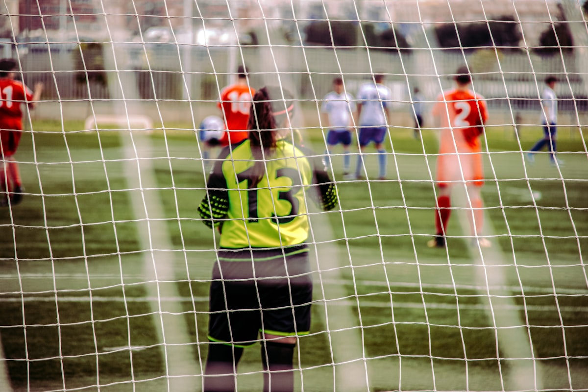 Derinlemesine Analiz: Yeni Transfer Politikalarının Futbol Kulüplerine Etkisi