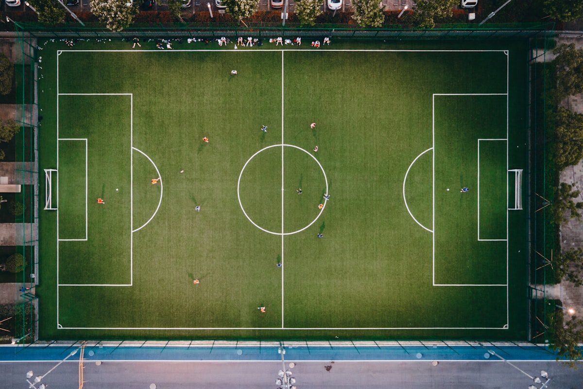 Futbol Arenasında Finansal Zeka: Sahadaki Başarıyı Destekleyen Yatırım Stratejileri