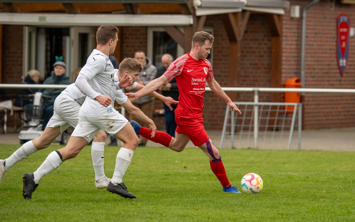 Bundesliga'da Yıldızlar Geçidi: Gol Krallığı Yarışı ve Takım Stratejileri