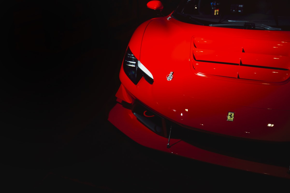 Charles Leclerc ve Ferrari: Yeni Sözleşme ve Pistteki Geleceği