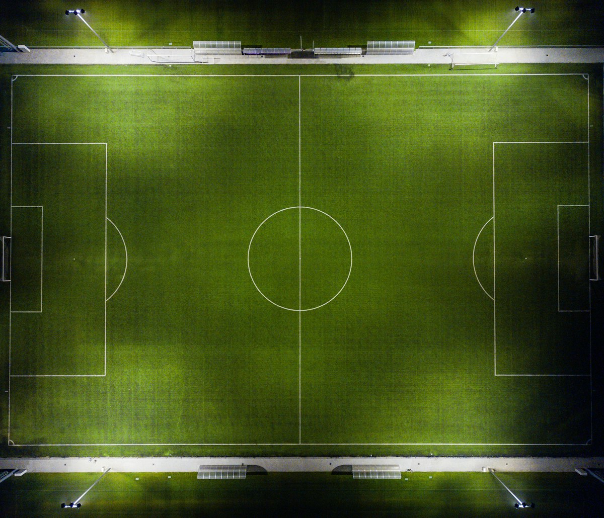 Futbolda Taktiksel Dönüşüm: 4-3-3'ten 3-4-3'e Oyun Planları