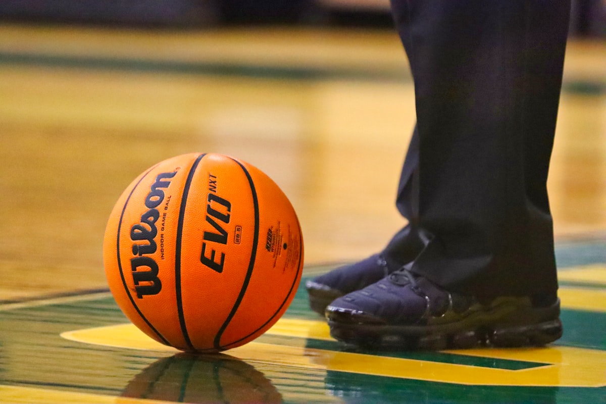 NBA'de Playoff Ateşi: Edwards ve Jokic Çarpışması Analizi