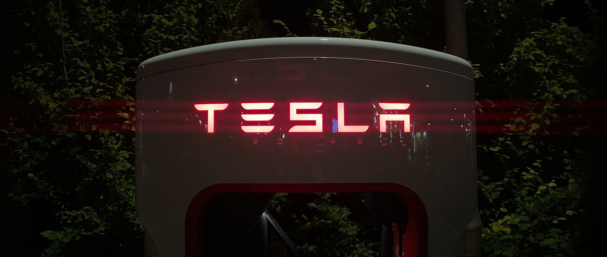 Elektrikli Otomobillerde Abonelik Dönemi: Tesla'nın Şerit Takip Sistemi Analizi