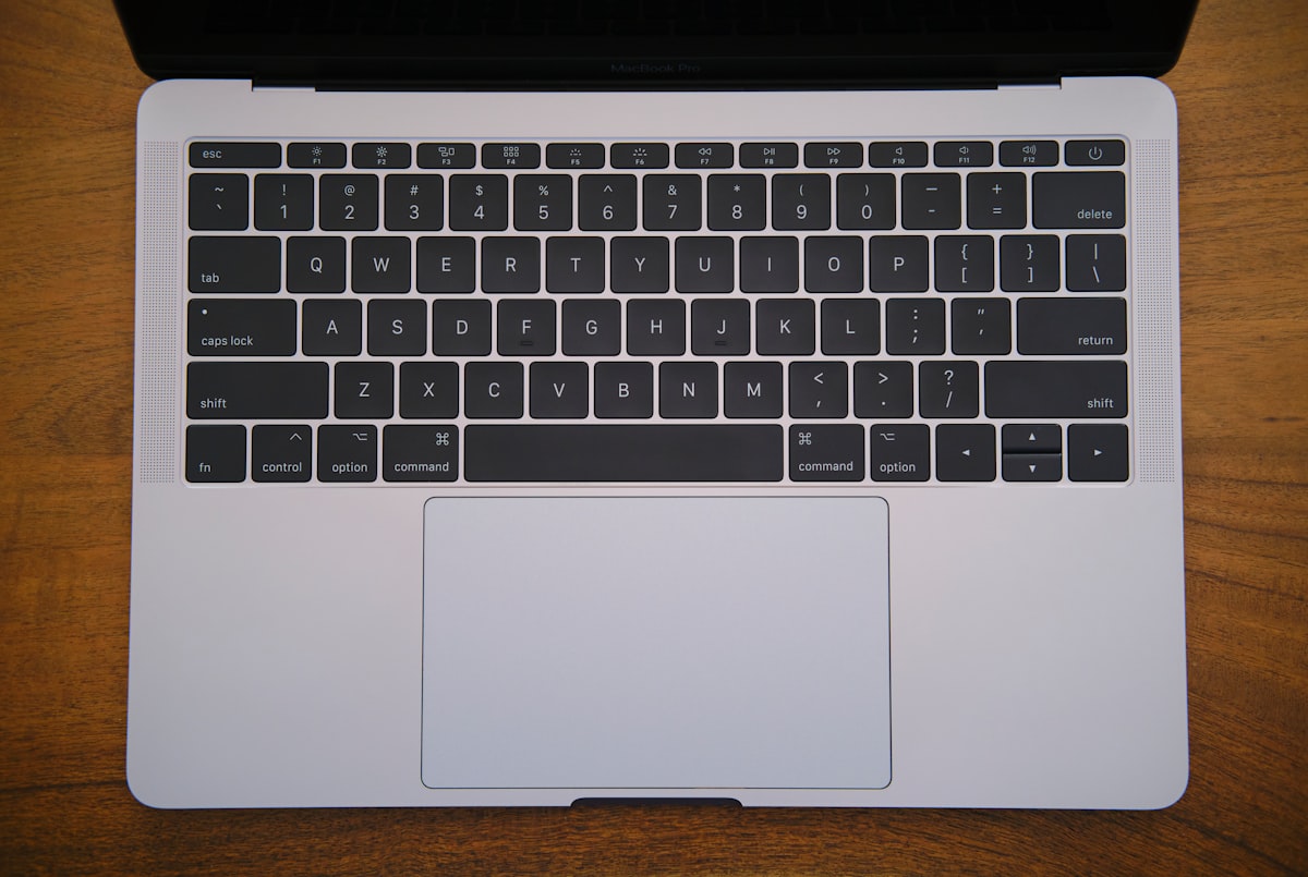 MacBook Neo'nun Pazar Başarısı: Apple'ın Giriş Seviyesi Dizüstü Stratejisi