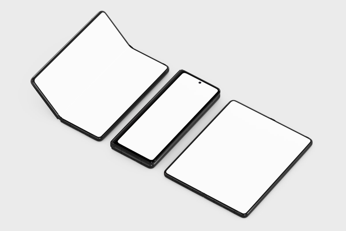 Çift Ekranlı Telefonlar: Renkli E-Mürekkep ve Geleneksel Ekranın Buluşması