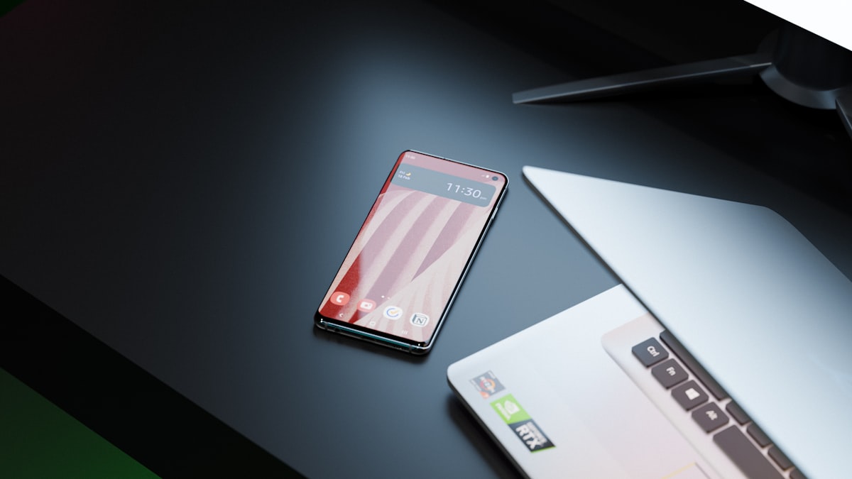 Samsung'un Üç Katlı Telefon Hamlesi: Mobil Üretkenliğin Geleceği mi?