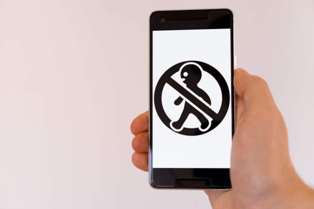 Android Uygulamalarındaki Gizli Takipçiler: Nasıl Bulunur ve Engellenir?