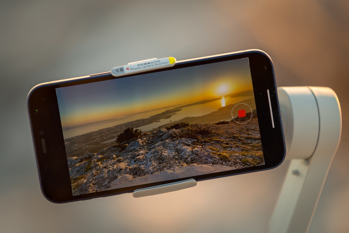 DJI Osmo Mobile 8P: Ekranlı Kumanda ile Akıllı Telefon Gimbal Deneyimi