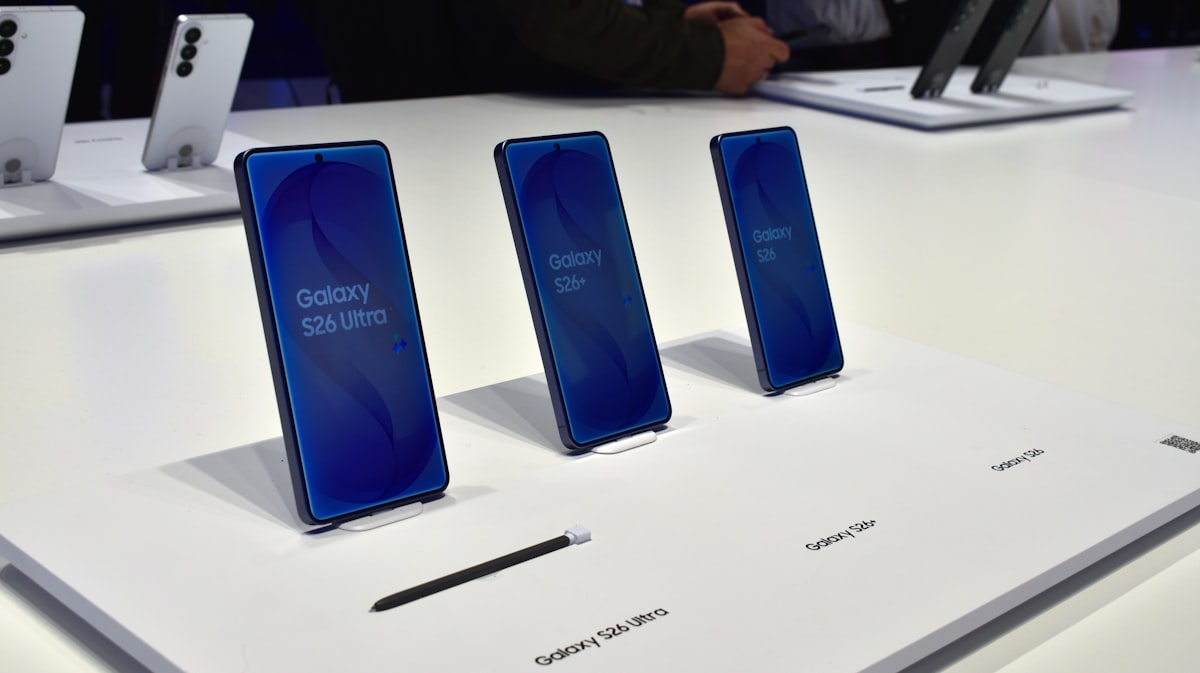 Galaxy S23 Yeşil Çizgi Sorunu: One UI 8.5 Güncellemesi ve Kullanıcı Etkileri